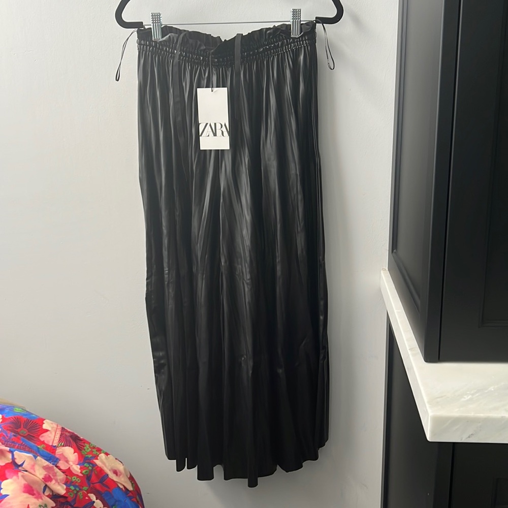 Zara vegan leather pleated skirt size small new w tags